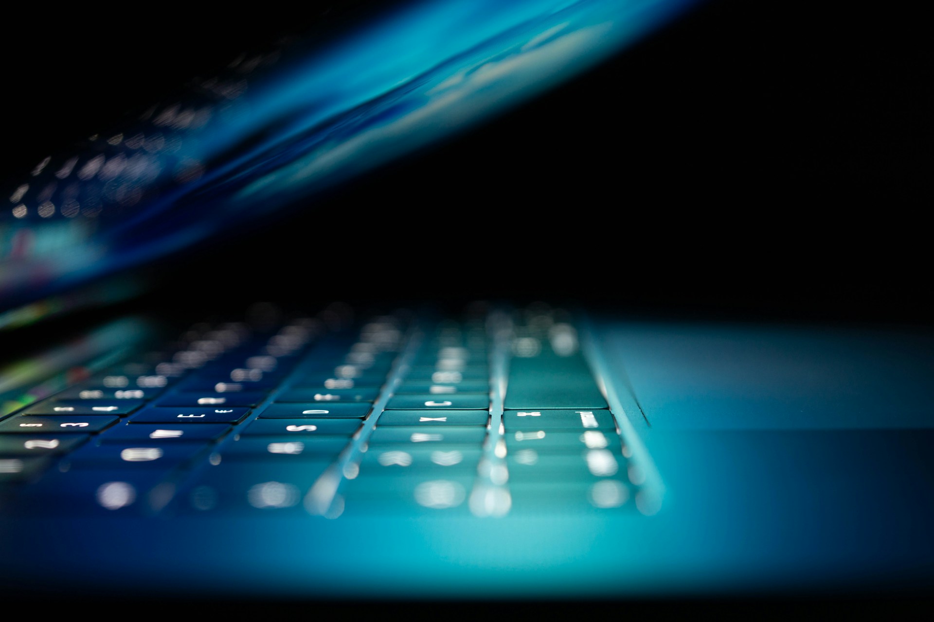 Passkeys are finally gaining mainstream traction, with support from Apple, Google, Microsoft, and numerous major websites. Find out why they’re more secure than passwords and how to start using them. | CreativeTechs.com